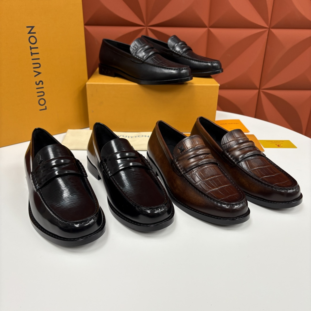 💋💍L家新品 LOUI* 乐福鞋皮鞋 官方 9,350 本款Major乐福鞋皮鞋 系列采用鳄鱼纹压花小牛