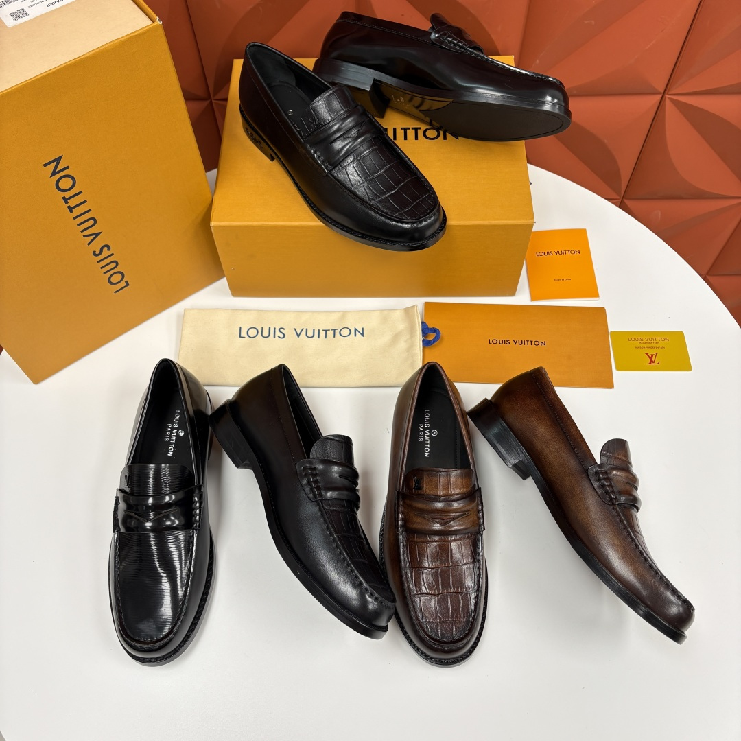 💋💍L家新品 LOUI* 乐福鞋皮鞋 官方 9,350 本款Major乐福鞋皮鞋 系列采用鳄鱼纹压花小牛