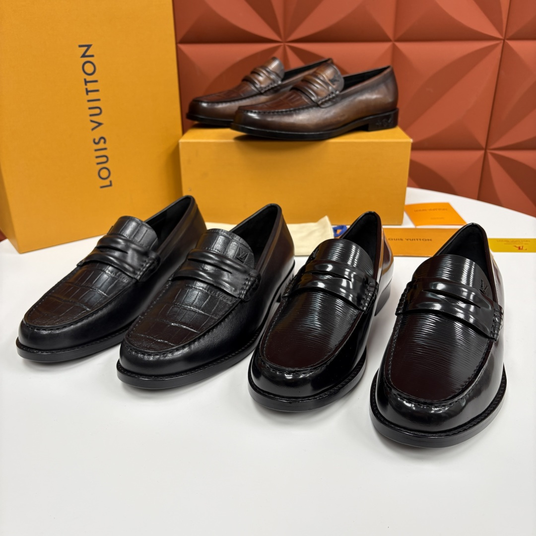 💋💍L家新品 LOUI* 乐福鞋皮鞋 官方 9,350 本款Major乐福鞋皮鞋 系列采用鳄鱼纹压花小牛
