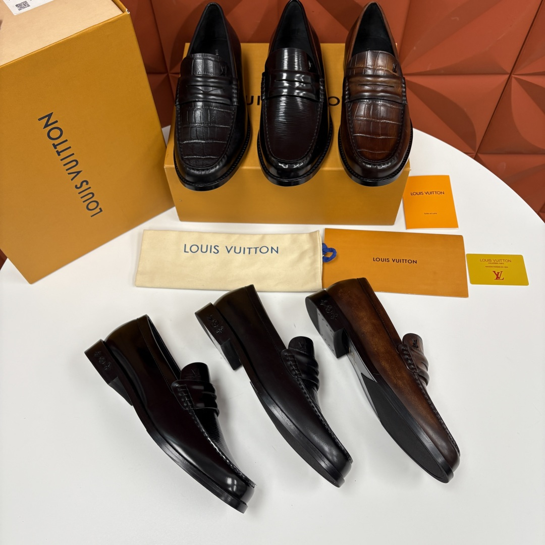 💋💍L家新品 LOUI* 乐福鞋皮鞋 官方 9,350 本款Major乐福鞋皮鞋 系列采用鳄鱼纹压花小牛