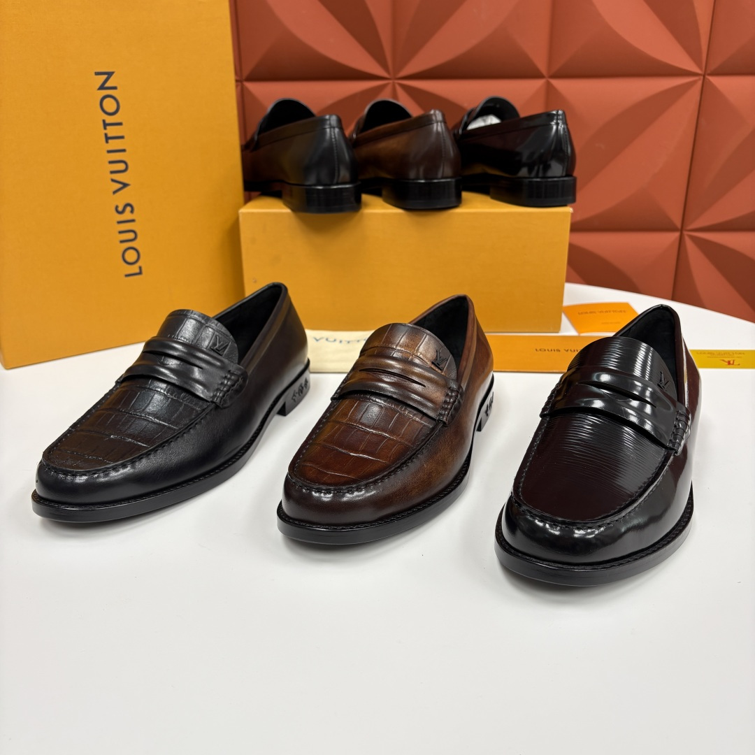 💋💍L家新品 LOUI* 乐福鞋皮鞋 官方 9,350 本款Major乐福鞋皮鞋 系列采用鳄鱼纹压花小牛