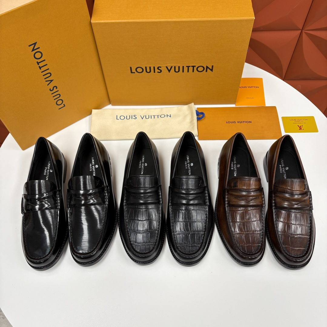 💋💍L家新品 LOUI* 乐福鞋皮鞋 官方 9,350 本款Major乐福鞋皮鞋 系列采用鳄鱼纹压花小牛