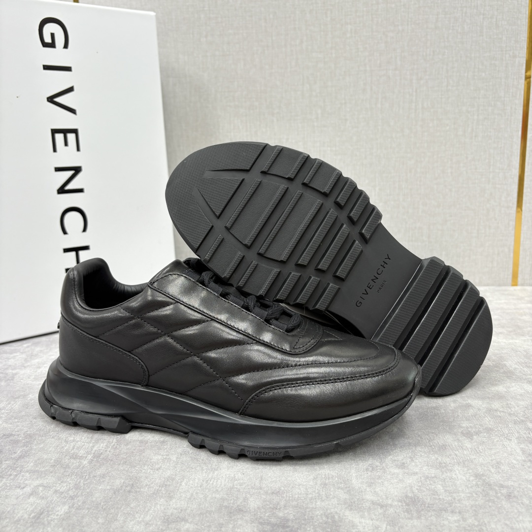 💋💍GVX 新品 Givench* 纪梵～希 Trainers 绗缝运动鞋 复古奢潮的多维演绎 。鞋面精