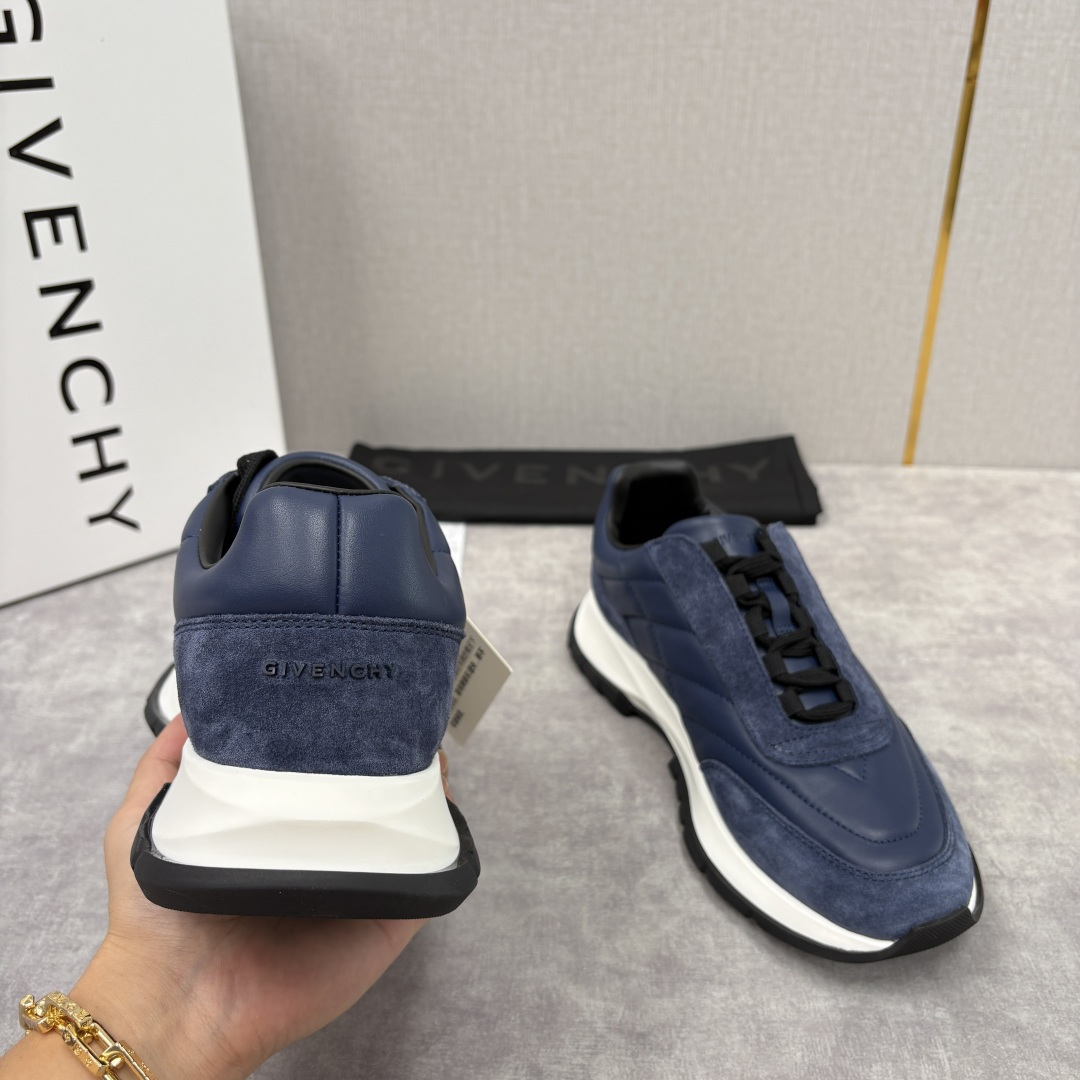 💋💍GVX 新品 Givench* 纪梵～希 Trainers 绗缝运动鞋 复古奢潮的多维演绎 。鞋面精
