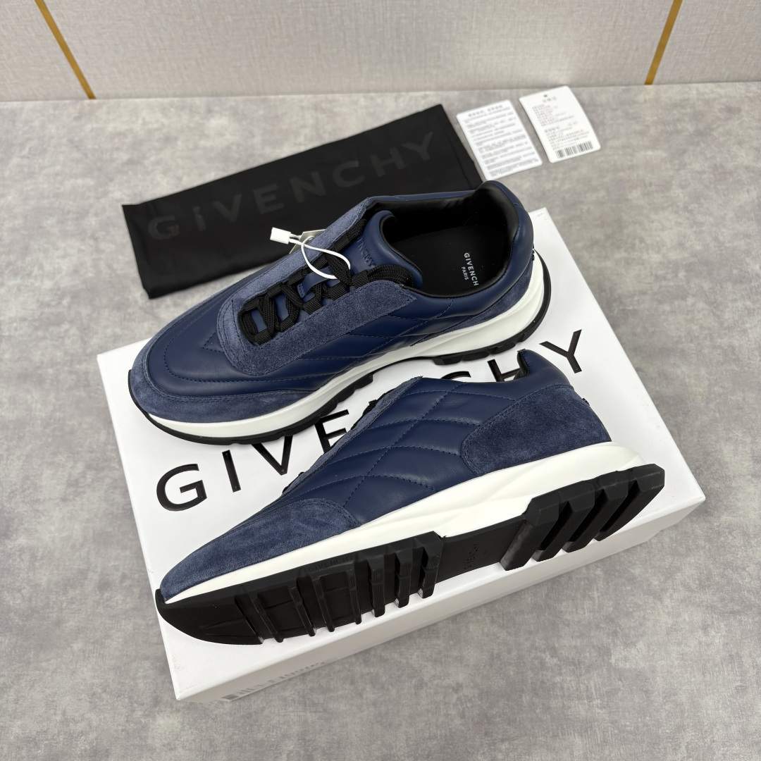 💋💍GVX 新品 Givench* 纪梵～希 Trainers 绗缝运动鞋 复古奢潮的多维演绎 。鞋面精