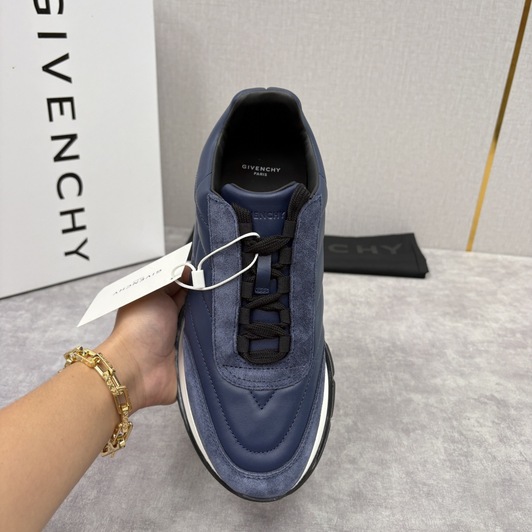 💋💍GVX 新品 Givench* 纪梵～希 Trainers 绗缝运动鞋 复古奢潮的多维演绎 。鞋面精