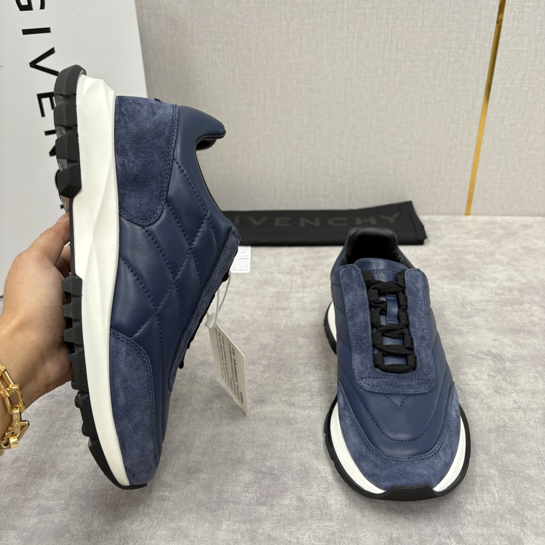 💋💍GVX 新品 Givench* 纪梵～希 Trainers 绗缝运动鞋 复古奢潮的多维演绎 。鞋面精