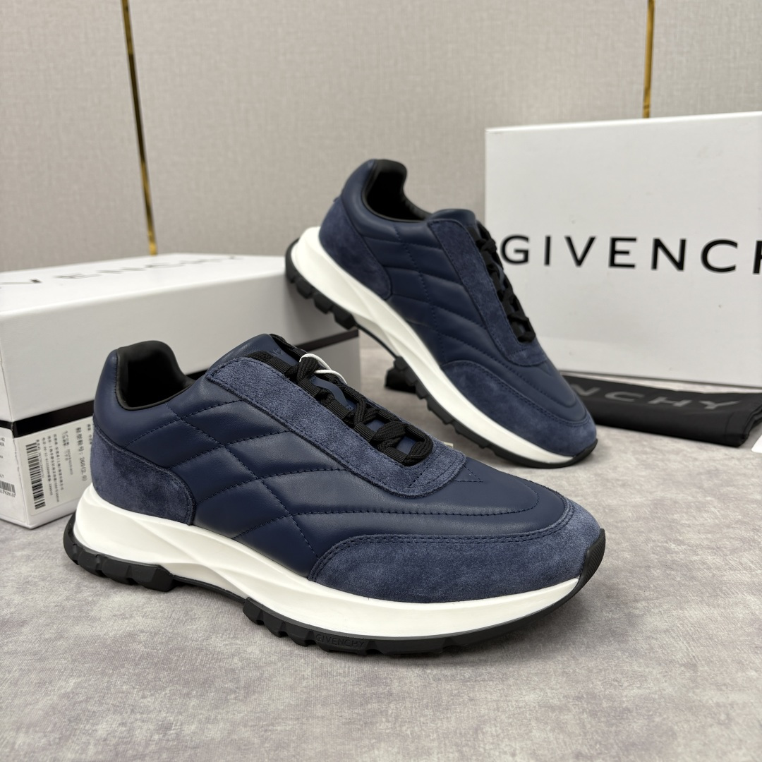 💋💍GVX 新品 Givench* 纪梵～希 Trainers 绗缝运动鞋 复古奢潮的多维演绎 。鞋面精