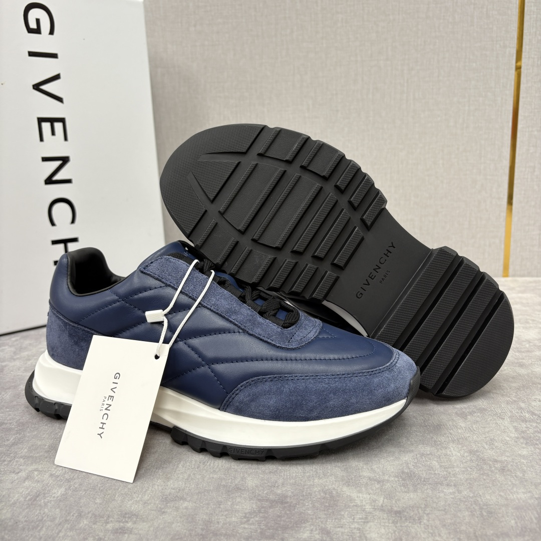 💋💍GVX 新品 Givench* 纪梵～希 Trainers 绗缝运动鞋 复古奢潮的多维演绎 。鞋面精