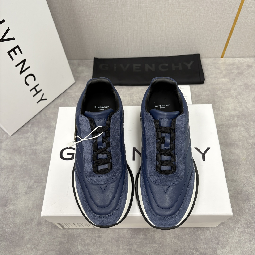 💋💍GVX 新品 Givench* 纪梵～希 Trainers 绗缝运动鞋 复古奢潮的多维演绎 。鞋面精