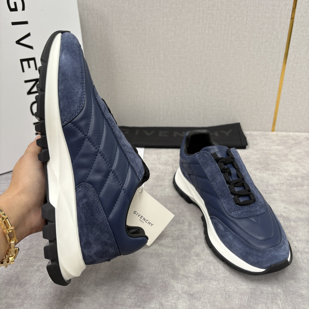 💋💍GVX 新品 Givench* 纪梵～希 Trainers 绗缝运动鞋 复古奢潮的多维演绎 。鞋面精