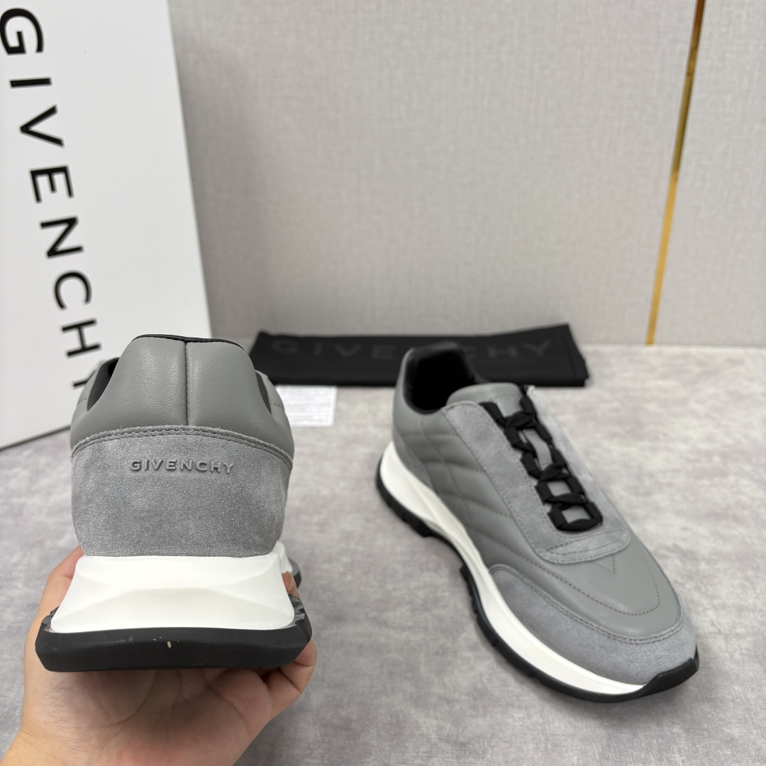 💋💍GVX 新品 Givench* 纪梵～希 Trainers 绗缝运动鞋 复古奢潮的多维演绎 。鞋面精