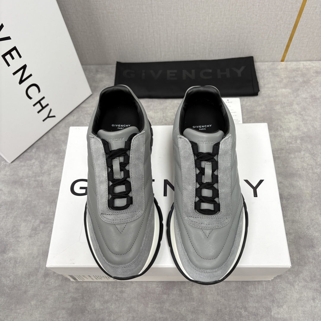 💋💍GVX 新品 Givench* 纪梵～希 Trainers 绗缝运动鞋 复古奢潮的多维演绎 。鞋面精