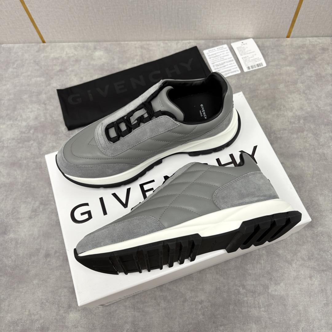 💋💍GVX 新品 Givench* 纪梵～希 Trainers 绗缝运动鞋 复古奢潮的多维演绎 。鞋面精