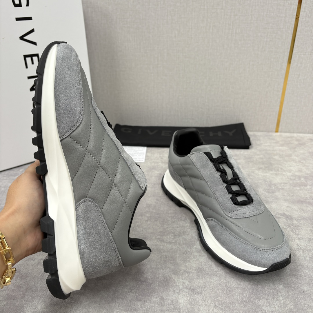 💋💍GVX 新品 Givench* 纪梵～希 Trainers 绗缝运动鞋 复古奢潮的多维演绎 。鞋面精