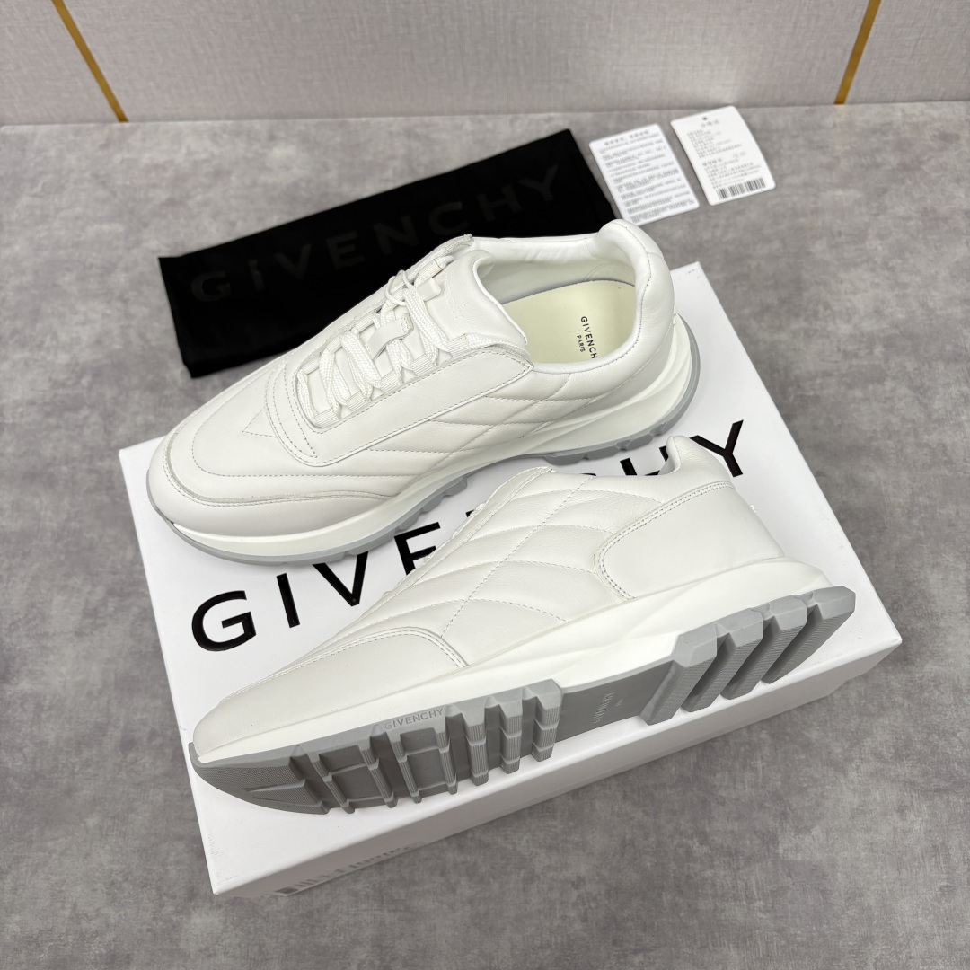 💋💍GVX 新品 Givench* 纪梵～希 Trainers 绗缝运动鞋 复古奢潮的多维演绎 。鞋面精