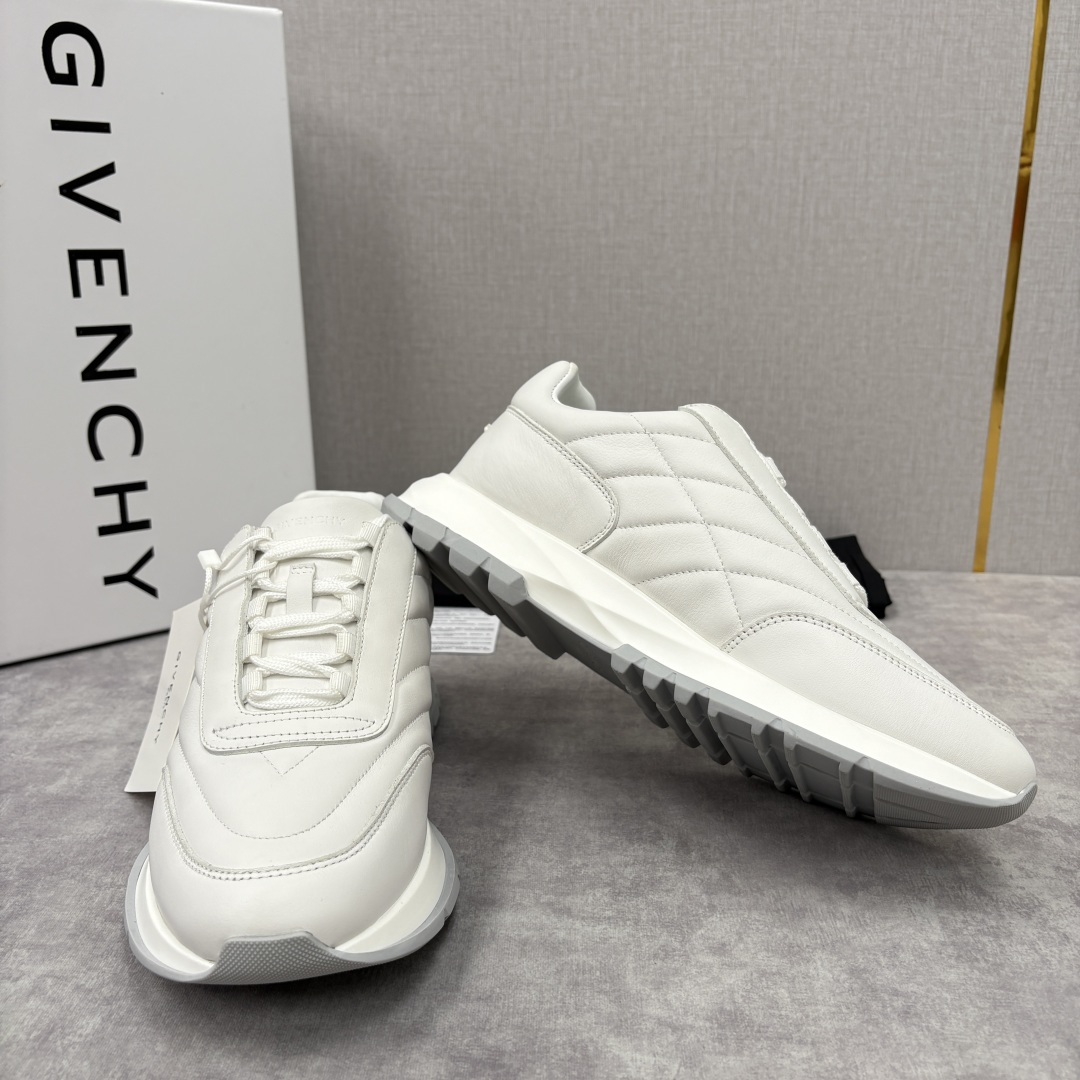 💋💍GVX 新品 Givench* 纪梵～希 Trainers 绗缝运动鞋 复古奢潮的多维演绎 。鞋面精