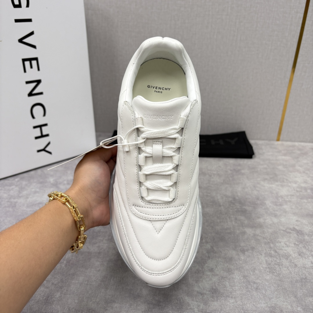 💋💍GVX 新品 Givench* 纪梵～希 Trainers 绗缝运动鞋 复古奢潮的多维演绎 。鞋面精