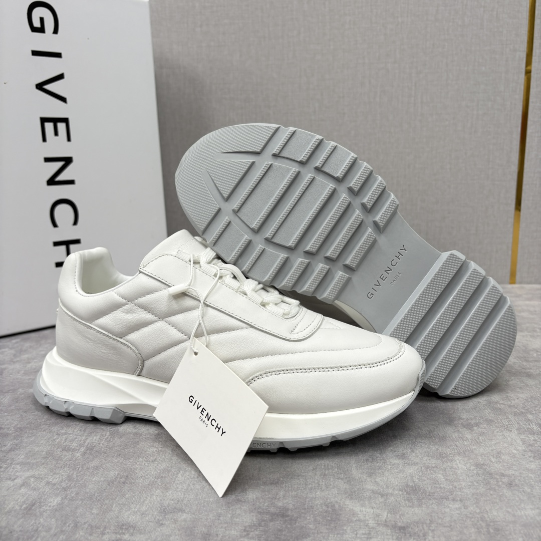 💋💍GVX 新品 Givench* 纪梵～希 Trainers 绗缝运动鞋 复古奢潮的多维演绎 。鞋面精