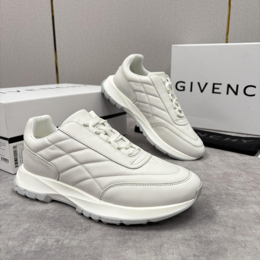 💋💍GVX 新品 Givench* 纪梵～希 Trainers 绗缝运动鞋 复古奢潮的多维演绎 。鞋面精