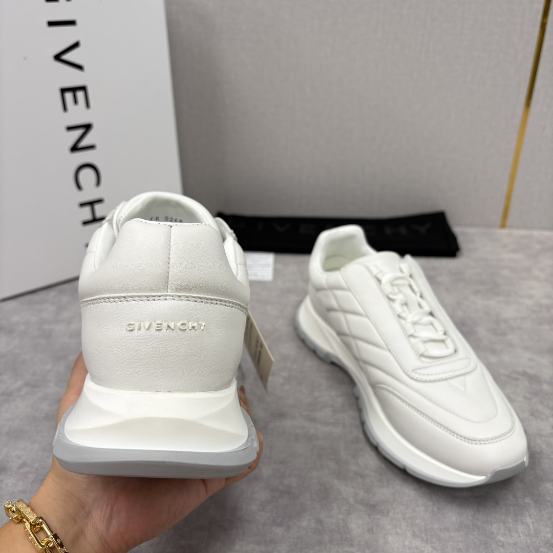 💋💍GVX 新品 Givench* 纪梵～希 Trainers 绗缝运动鞋 复古奢潮的多维演绎 。鞋面精