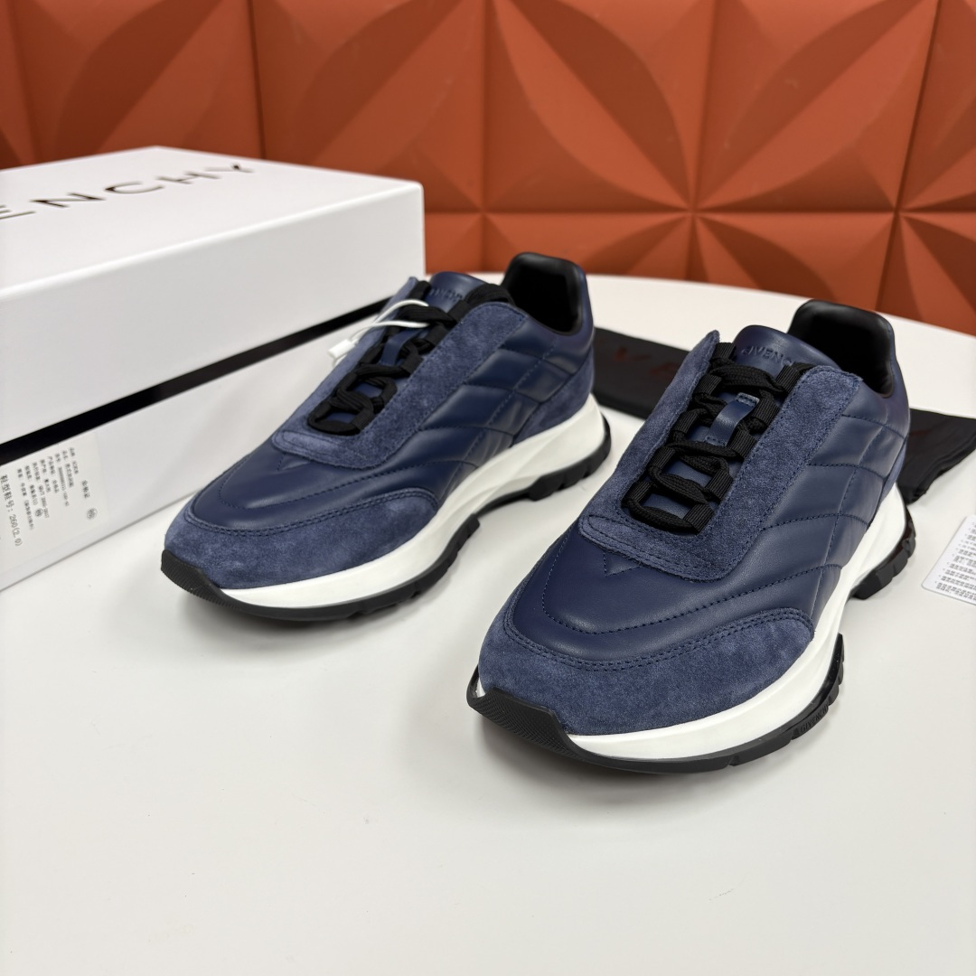 💋💍GVX 新品 Givench* 纪梵～希 Trainers 绗缝运动鞋 复古奢潮的多维演绎 。鞋面精