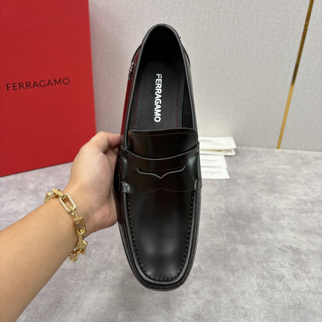 💋💍SF家 菲拉～ 新品GANCINI扣饰男士乐福鞋皮鞋 一脚蹬便鞋 官方 6700 这款牛皮乐福鞋以进