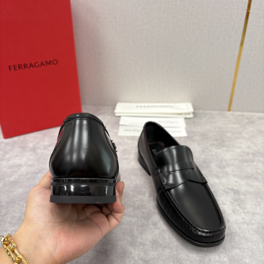 💋💍SF家 菲拉～ 新品GANCINI扣饰男士乐福鞋皮鞋 一脚蹬便鞋 官方 6700 这款牛皮乐福鞋以进