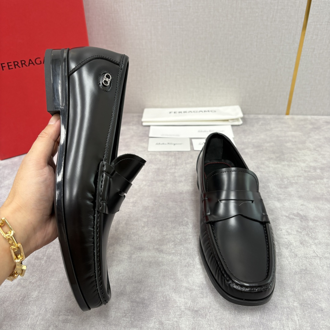 💋💍SF家 菲拉～ 新品GANCINI扣饰男士乐福鞋皮鞋 一脚蹬便鞋 官方 6700 这款牛皮乐福鞋以进