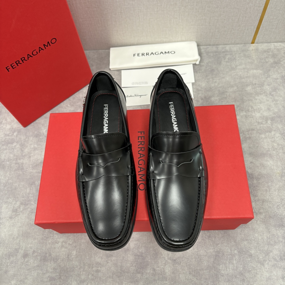 💋💍SF家 菲拉～ 新品GANCINI扣饰男士乐福鞋皮鞋 一脚蹬便鞋 官方 6700 这款牛皮乐福鞋以进