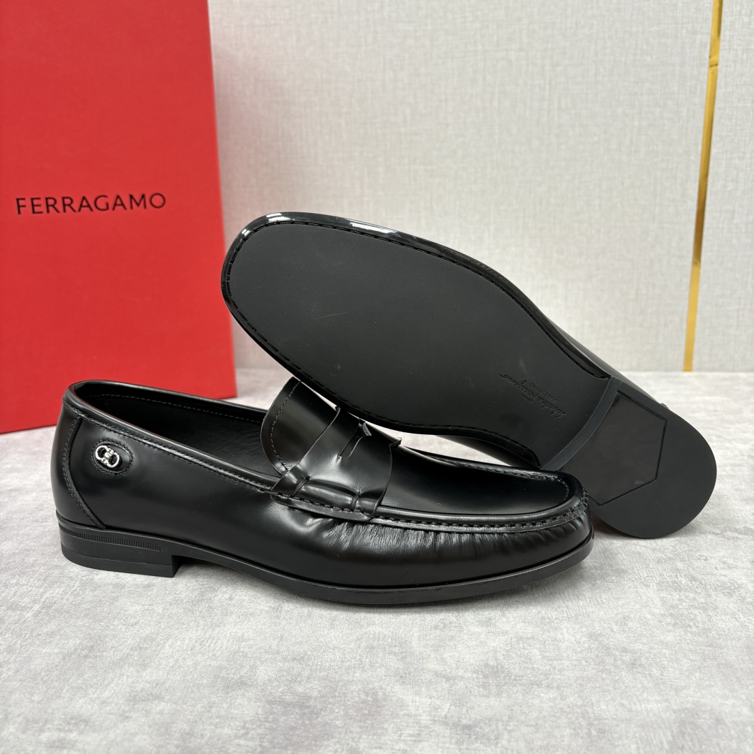 💋💍SF家 菲拉～ 新品GANCINI扣饰男士乐福鞋皮鞋 一脚蹬便鞋 官方 6700 这款牛皮乐福鞋以进