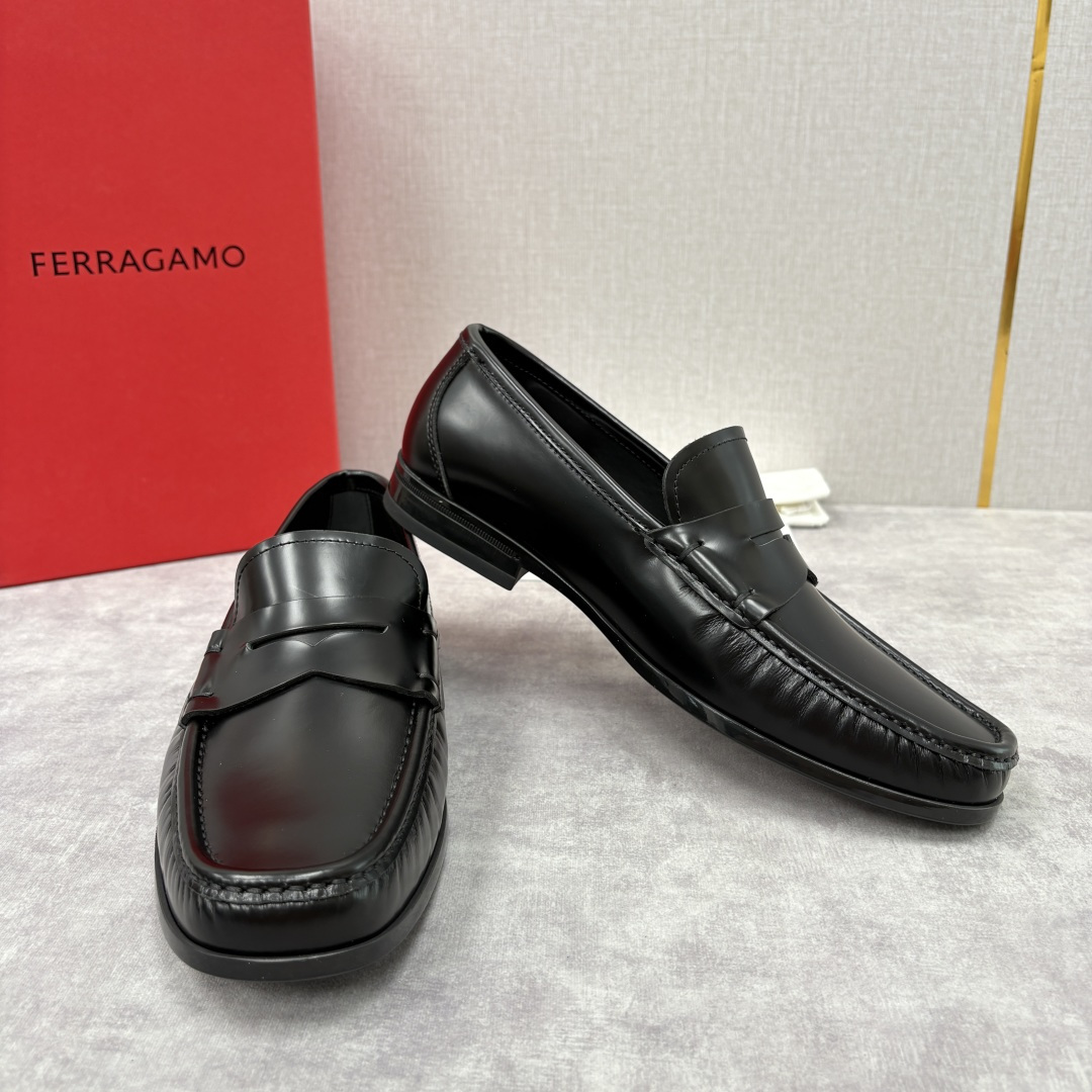 💋💍SF家 菲拉～ 新品GANCINI扣饰男士乐福鞋皮鞋 一脚蹬便鞋 官方 6700 这款牛皮乐福鞋以进