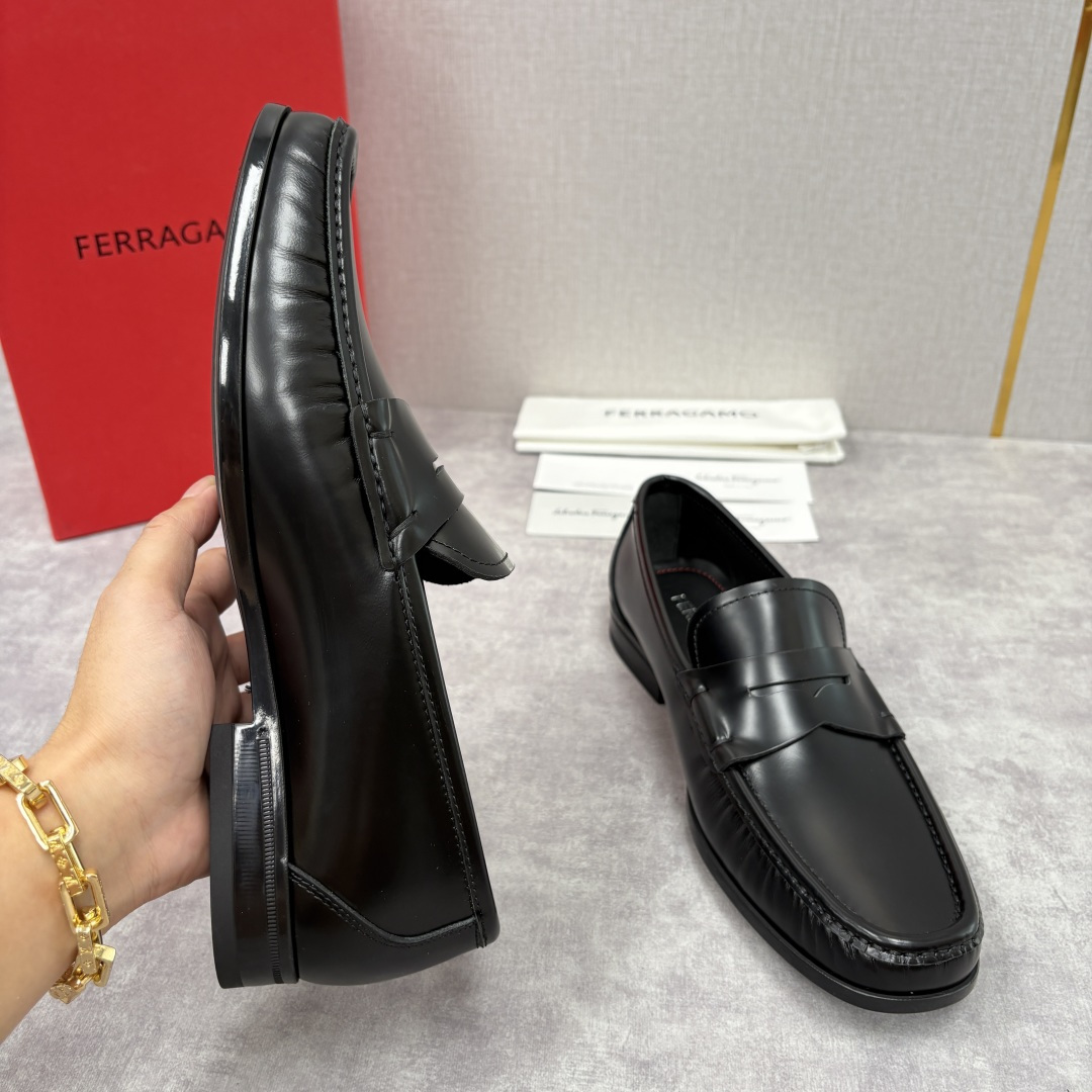 💋💍SF家 菲拉～ 新品GANCINI扣饰男士乐福鞋皮鞋 一脚蹬便鞋 官方 6700 这款牛皮乐福鞋以进