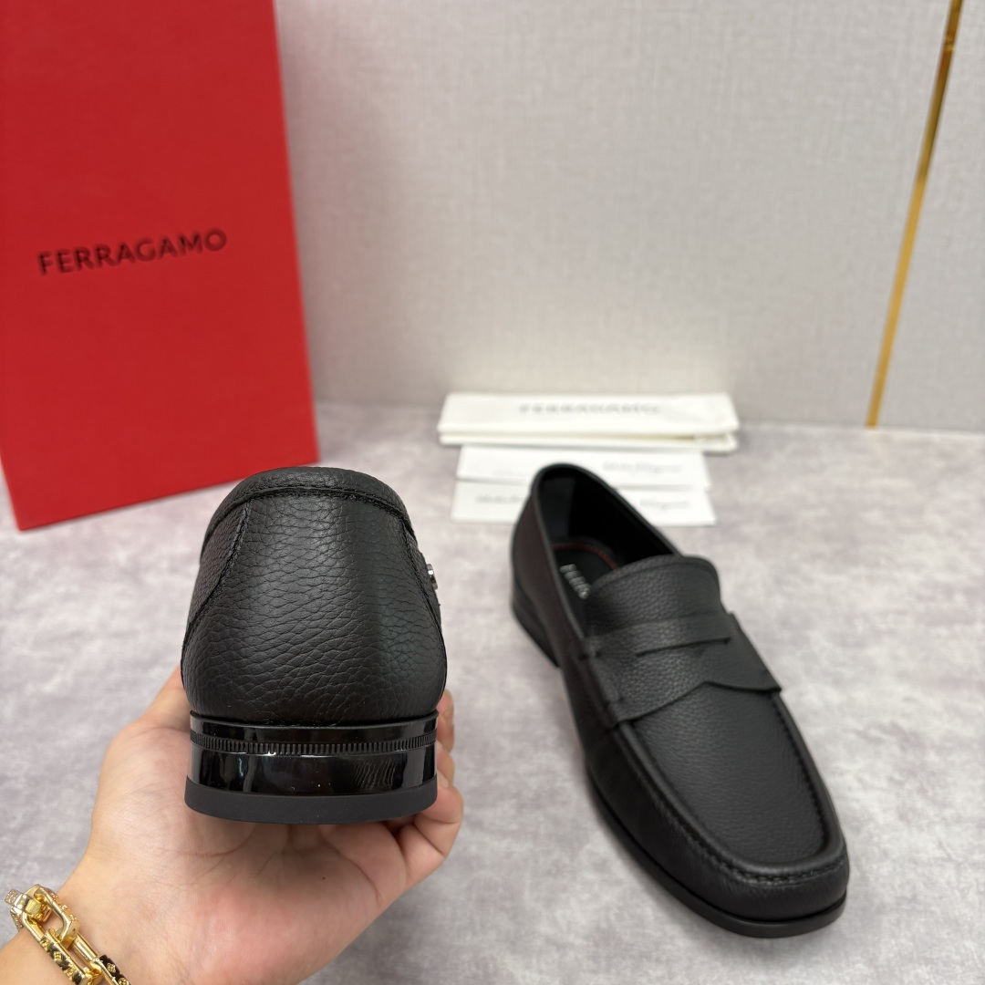 💋💍SF家 菲拉～ 新品GANCINI扣饰男士乐福鞋皮鞋 一脚蹬便鞋 官方 6700 这款牛皮乐福鞋以进