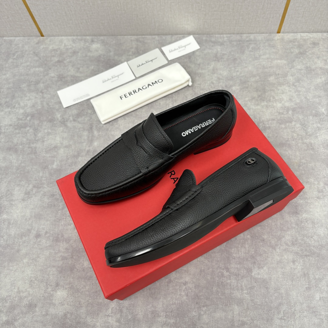 💋💍SF家 菲拉～ 新品GANCINI扣饰男士乐福鞋皮鞋 一脚蹬便鞋 官方 6700 这款牛皮乐福鞋以进