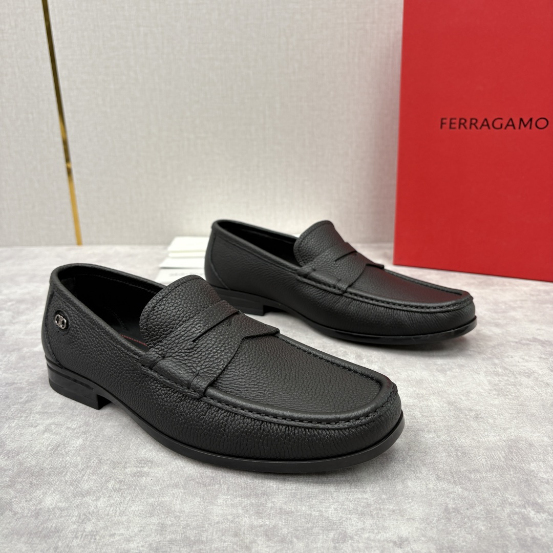 💋💍SF家 菲拉～ 新品GANCINI扣饰男士乐福鞋皮鞋 一脚蹬便鞋 官方 6700 这款牛皮乐福鞋以进