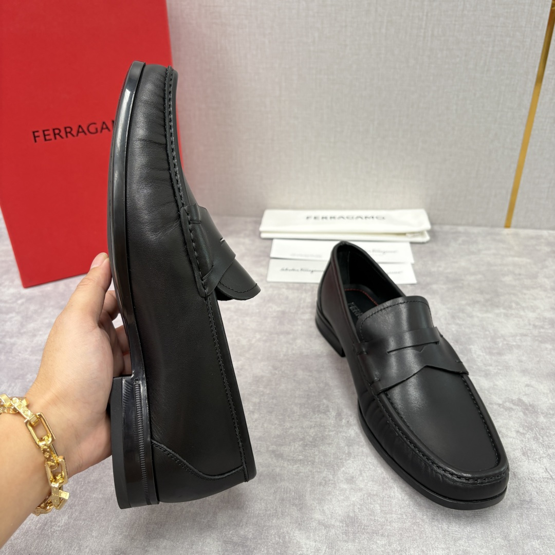 💋💍SF家 菲拉～ 新品GANCINI扣饰男士乐福鞋皮鞋 一脚蹬便鞋 官方 6700 这款牛皮乐福鞋以进