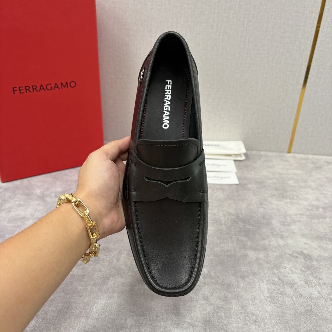 💋💍SF家 菲拉～ 新品GANCINI扣饰男士乐福鞋皮鞋 一脚蹬便鞋 官方 6700 这款牛皮乐福鞋以进