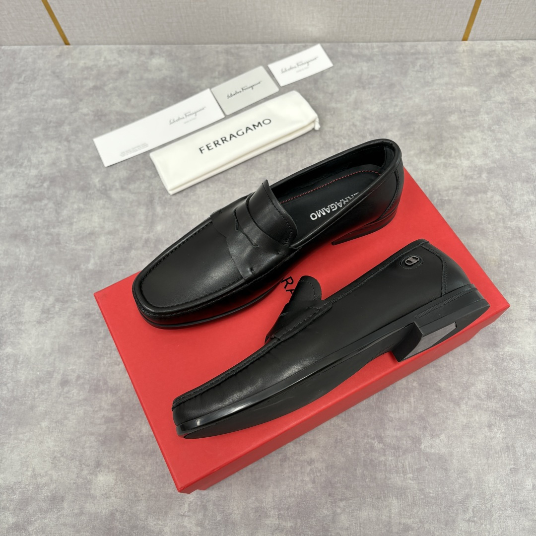 💋💍SF家 菲拉～ 新品GANCINI扣饰男士乐福鞋皮鞋 一脚蹬便鞋 官方 6700 这款牛皮乐福鞋以进