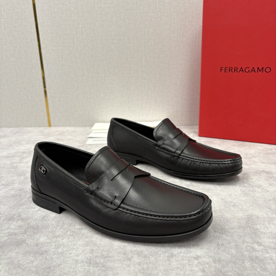 💋💍SF家 菲拉～ 新品GANCINI扣饰男士乐福鞋皮鞋 一脚蹬便鞋 官方 6700 这款牛皮乐福鞋以进