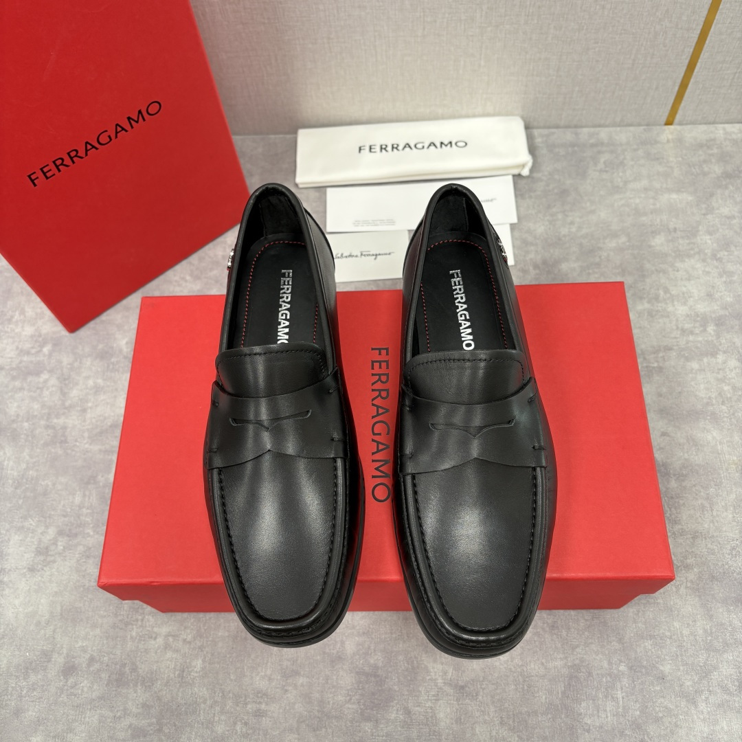 💋💍SF家 菲拉～ 新品GANCINI扣饰男士乐福鞋皮鞋 一脚蹬便鞋 官方 6700 这款牛皮乐福鞋以进