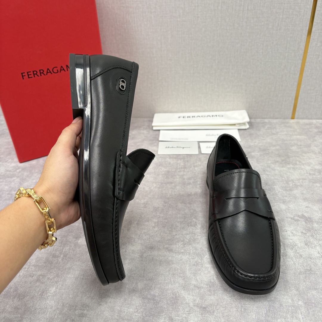 💋💍SF家 菲拉～ 新品GANCINI扣饰男士乐福鞋皮鞋 一脚蹬便鞋 官方 6700 这款牛皮乐福鞋以进