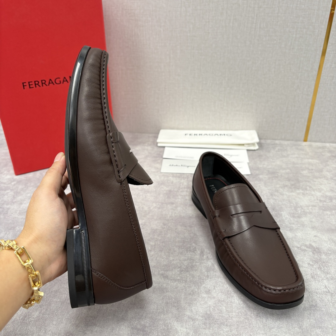 💋💍SF家 菲拉～ 新品GANCINI扣饰男士乐福鞋皮鞋 一脚蹬便鞋 官方 6700 这款牛皮乐福鞋以进