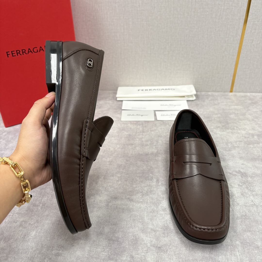 💋💍SF家 菲拉～ 新品GANCINI扣饰男士乐福鞋皮鞋 一脚蹬便鞋 官方 6700 这款牛皮乐福鞋以进