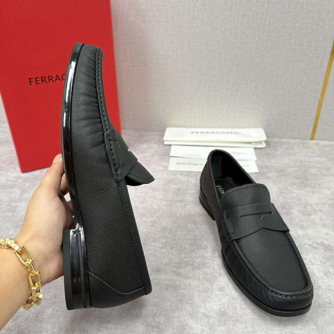 💋💍SF家 菲拉～ 新品GANCINI扣饰男士乐福鞋皮鞋 一脚蹬便鞋 官方 6700 这款牛皮乐福鞋以进