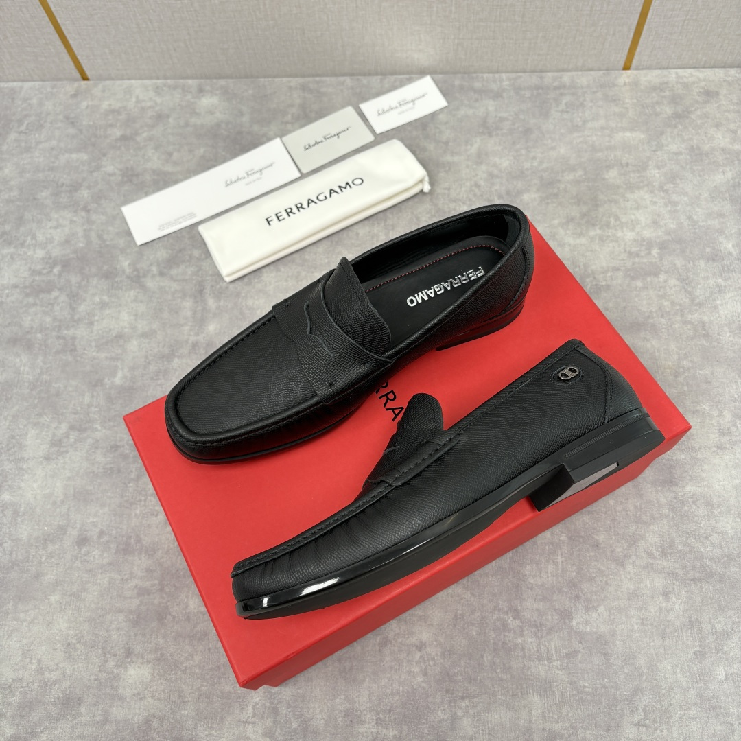 💋💍SF家 菲拉～ 新品GANCINI扣饰男士乐福鞋皮鞋 一脚蹬便鞋 官方 6700 这款牛皮乐福鞋以进