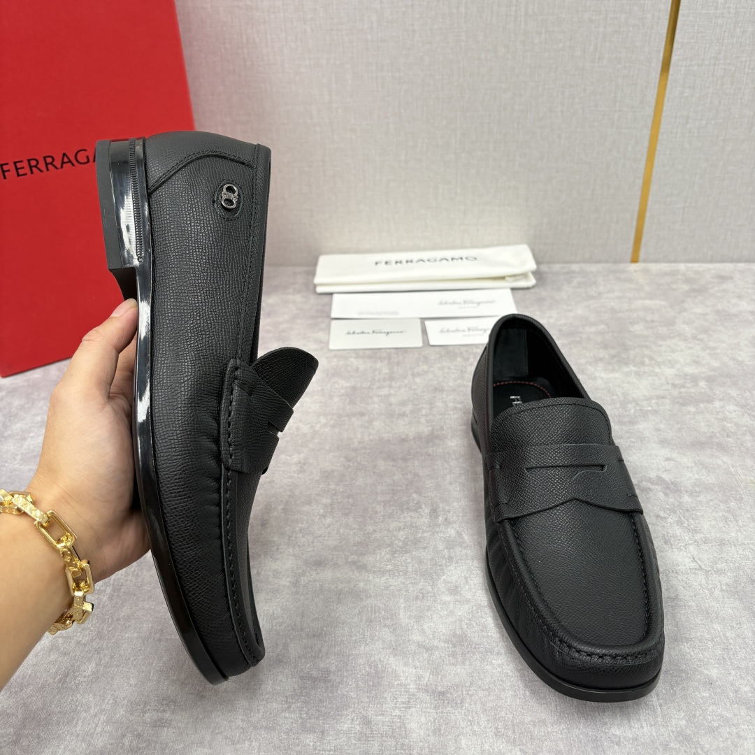 💋💍SF家 菲拉～ 新品GANCINI扣饰男士乐福鞋皮鞋 一脚蹬便鞋 官方 6700 这款牛皮乐福鞋以进