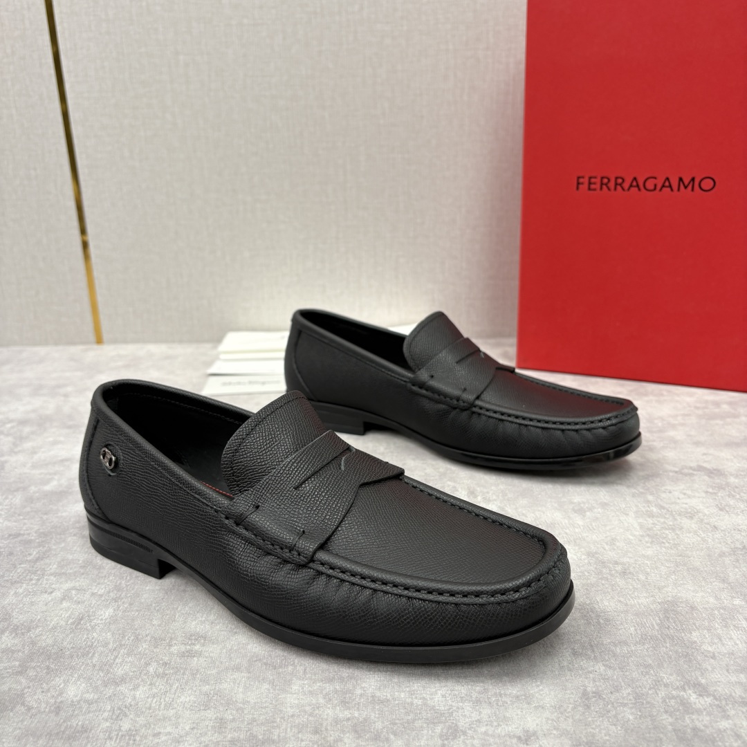 💋💍SF家 菲拉～ 新品GANCINI扣饰男士乐福鞋皮鞋 一脚蹬便鞋 官方 6700 这款牛皮乐福鞋以进