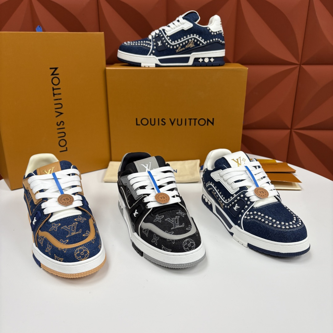 💋💍L家新品 L*V 路易～当季新品上架 TRAINER 系列运动鞋 官方 11,800 牛仔满印运动鞋
