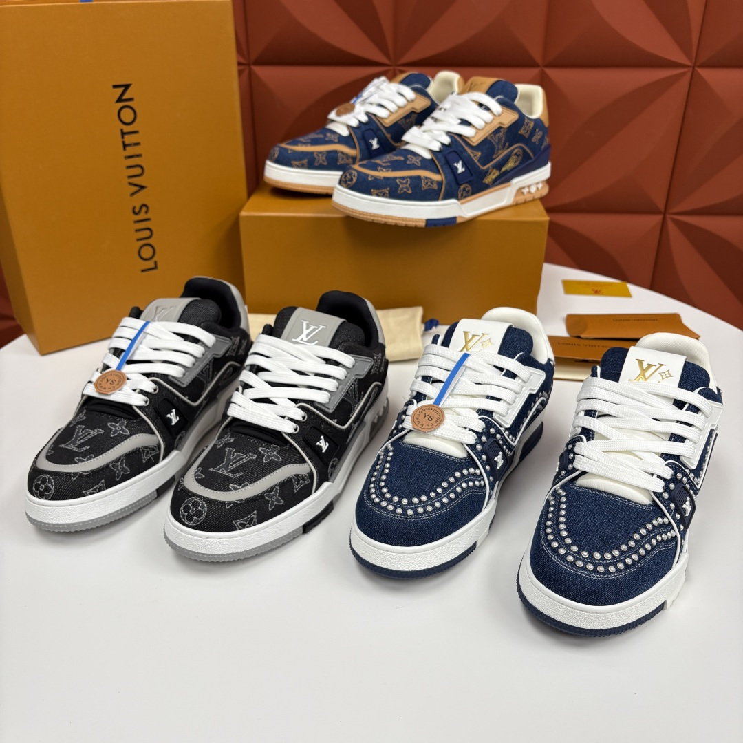 💋💍L家新品 L*V 路易～当季新品上架 TRAINER 系列运动鞋 官方 11,800 牛仔满印运动鞋